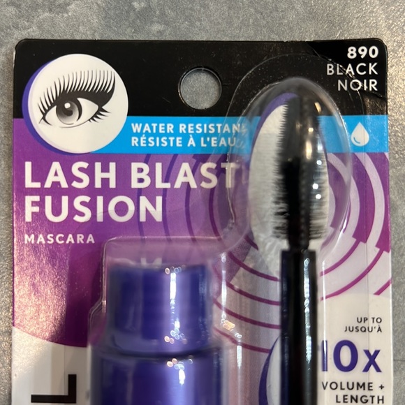 Cover Girl Lash Blast Fusion Mascara, Water Resistant - Picture 2 of 3